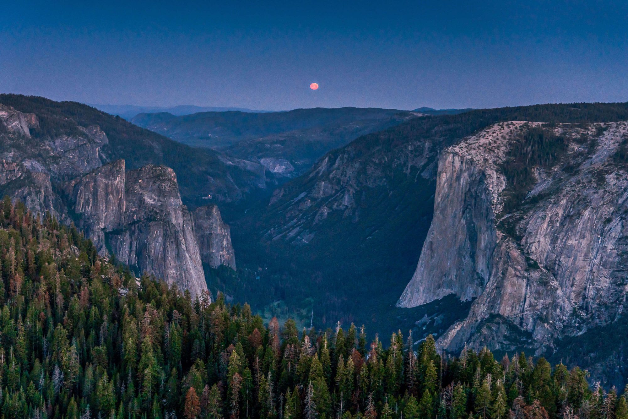 red moon moonset over el capitan from sentinel dome in yosemite national park jake landon | photo by jake landon schwartz